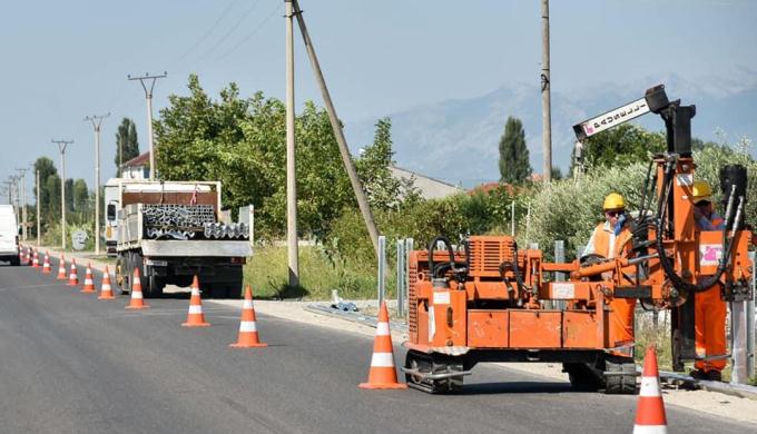 Permiresimi i sinjalistikes dhe ndricimit rrugor: FSHZH shpall tenderin 375 mln leke